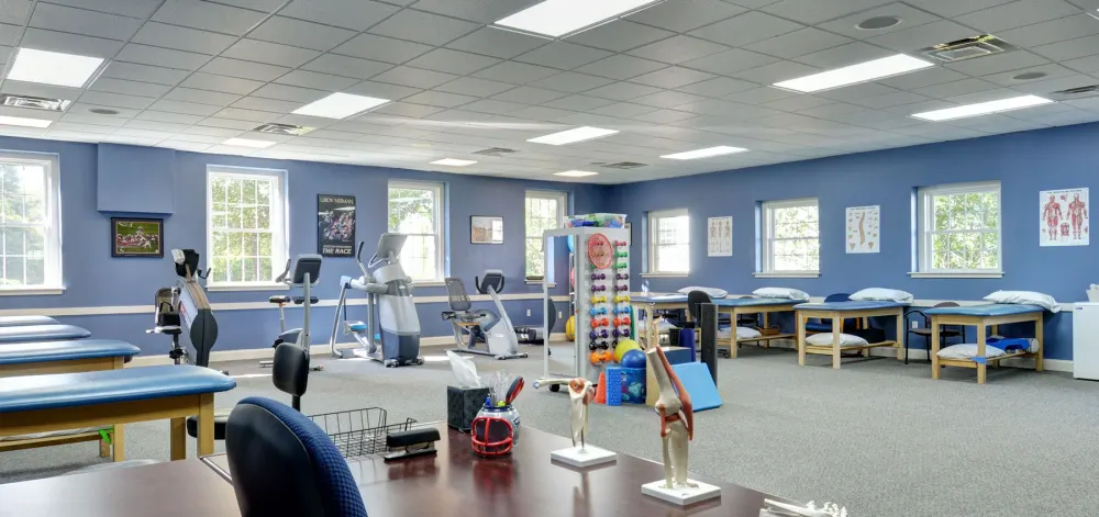 Open treatment floor with treatment tables and exercise equipment